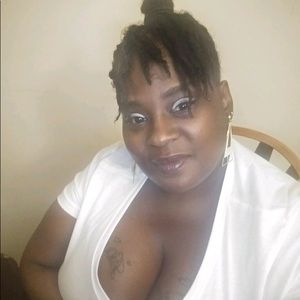 Meet your Posher, Lenora